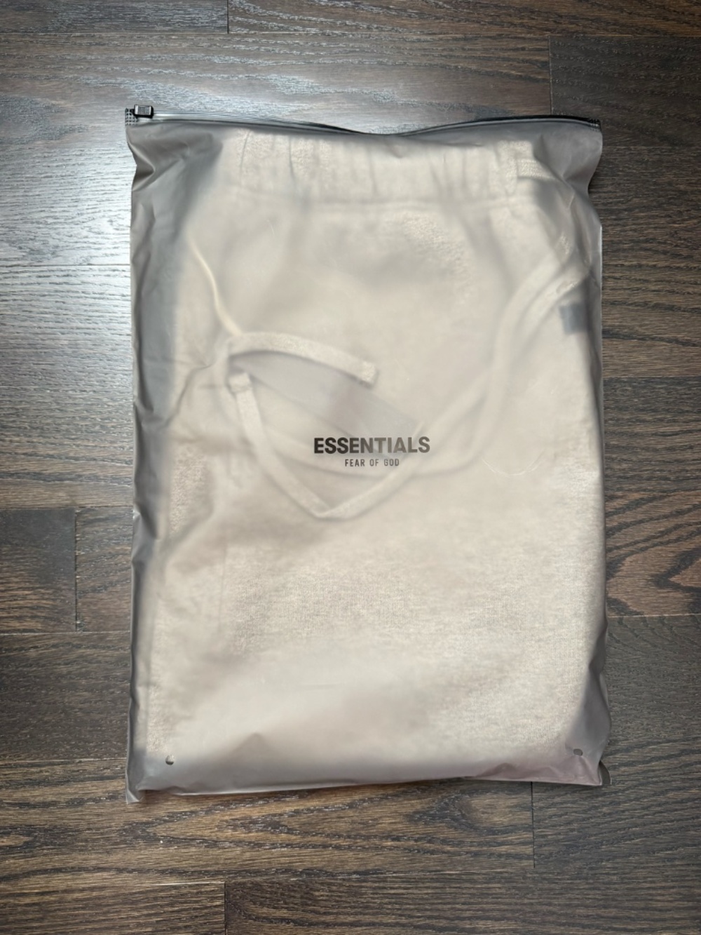 Fear Of God Essentials Shorts SS22 Dark Oatmeal Gray Size Small - Picture 4 of 4